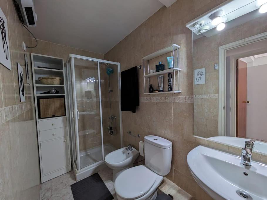 Acogedor Apartamento Y Parking Madrid Luaran gambar